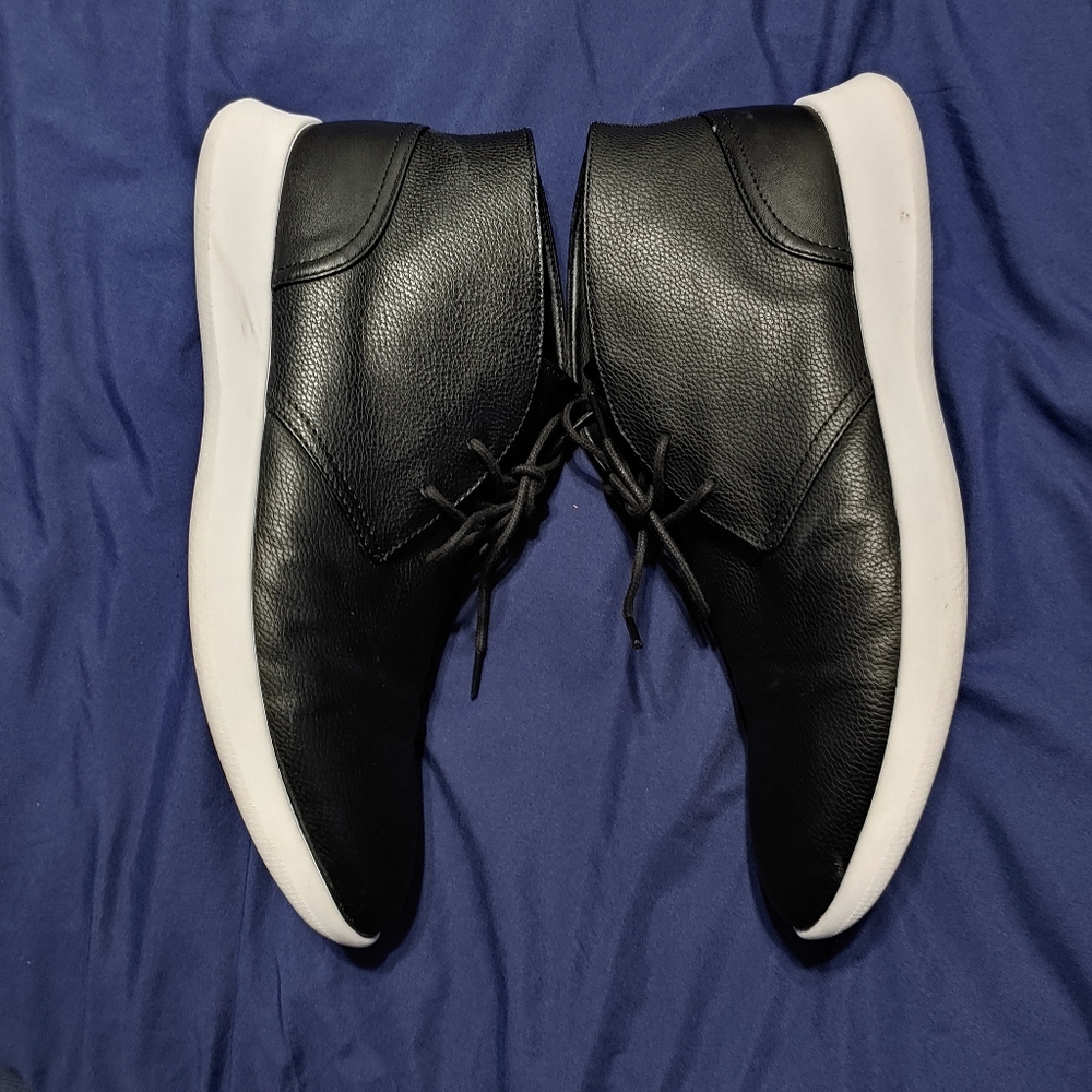Calvin Klein Chukka Sneaker size 11 Black White